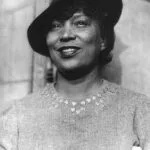&Phi;&omega;&tau;&omicron;&gamma;&rho;&alpha;&phi;ί&alpha; &tau;&eta;&sigmaf; Zora Neale Hurston, &Alpha;&mu;&epsilon;&rho;&iota;&kappa;&alpha;&nu;ί&delta;&alpha;&sigmaf; &sigma;&upsilon;&gamma;&gamma;&rho;&alpha;&phi;έ&alpha; &kappa;&alpha;&iota; &alpha;&nu;&theta;&rho;&omega;&pi;&omicron;&lambda;ό&gamma;&omicron;&upsilon;, &sigma;&upsilon;&gamma;&gamma;&rho;&alpha;&phi;έ&alpha;&sigmaf; &tau;&omicron;&upsilon; Their Eyes Were Watching God".
